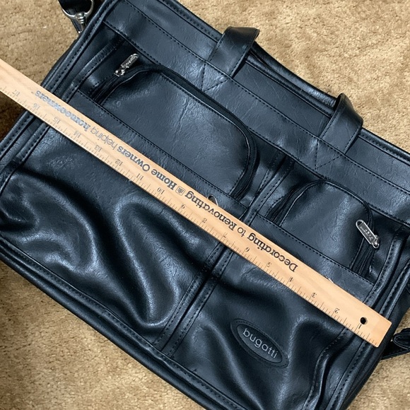 Bugatti Expandable Executive Carrying Case w/ handles/adjustable shoulder strap - Picture 15 of 17